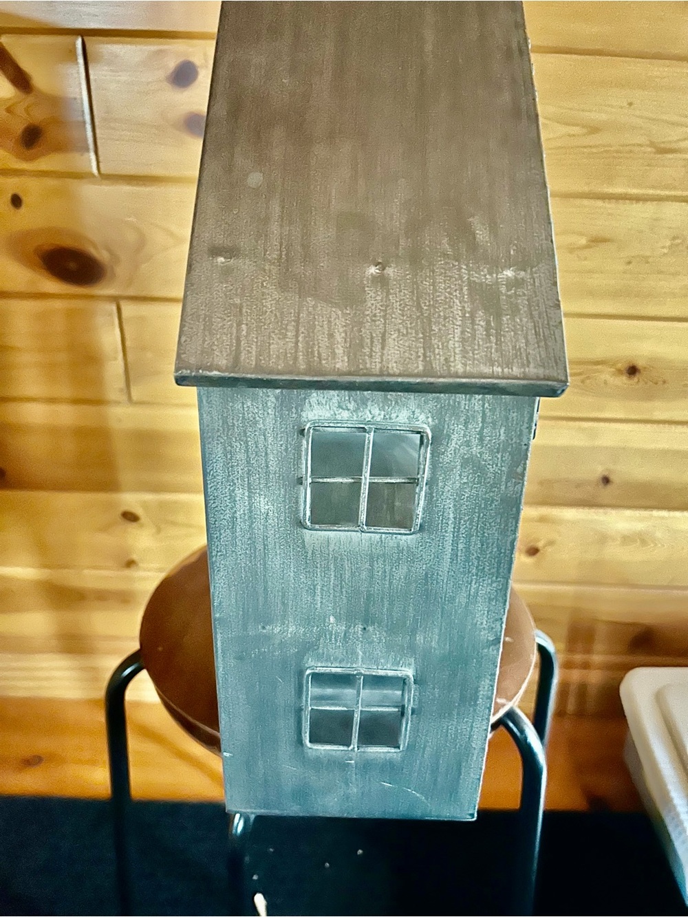 Metal House 🏠 Shape Wall Display Shelf - Picture 2 of 4